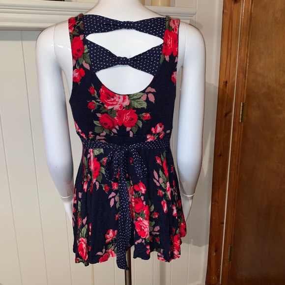 Forever 21 Navy and Red Rose Top - Picture 3 of 6